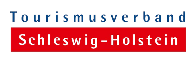 Logo mit dem Text „Tourismusverband“ in blau über einem roten Balken mit der Aufschrift „Schleswig-Holstein“.
