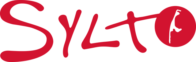 Logo mit dem roten Schriftzug „SYLT“; das „O“ ist ein roter Kreis mit einer weißen Silhouette der Insel.
